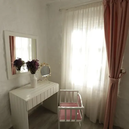 Kirlance Bed & Breakfast 4*